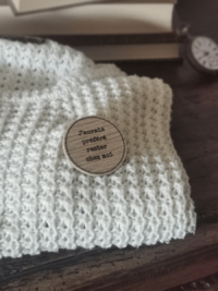 Broche en bois *J'aurais préféré rester chez moi
